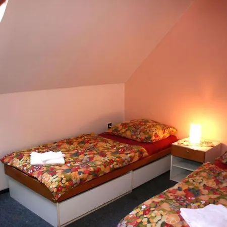Hotel Nad Hladinou